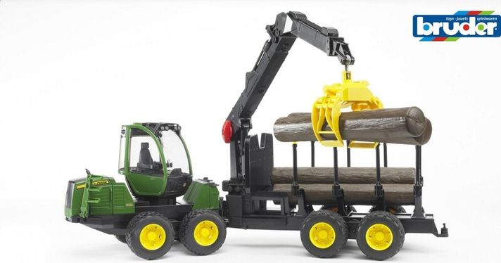 BRUDER - 02133 traktor John Deere 1210E s ramenom a 4 kladami