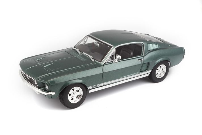 MAISTO - 1967 Ford Mustang Fastback, metal zelený, 1:18
