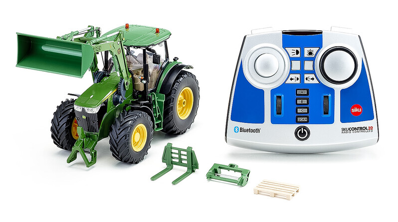 SIKU - Control - Bluetooth, John Deere s predným nakladačom a diaľkovým ovládačom